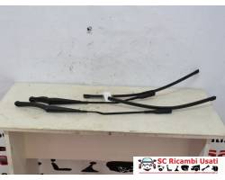 Windshield wiper blade arm