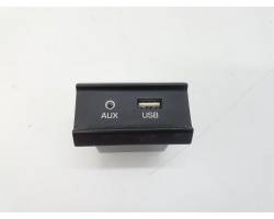 96120-G6000 PRESA AUX/USB KIA Picanto Serie (17>) 1000 Benzina 49 kW / 67 CV G3LA (2017) RICAMBI USATI