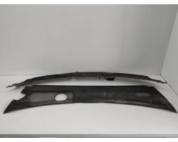 PLASTICHE PROFILO ESTERNO SOTTO PARABREZZA AUDI A6 Berlina Serie C4 (4A2) 4F1819403 (94>97)