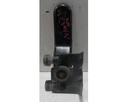 Sliding door middle roller runner