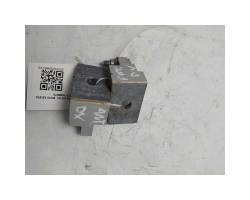 Upper door hinge