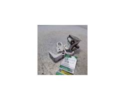 Lower door hinge