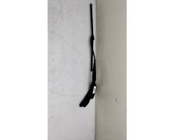 Rear wiper blade arm