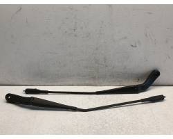 Windshield wiper blade arm