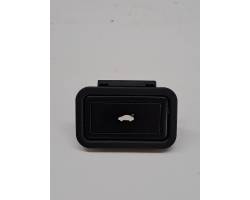 Tailgate/boot open switch button