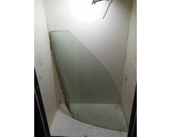 Rear vent glass