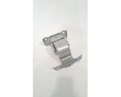 Upper door hinge