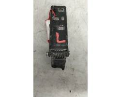 Sliding door middle roller runner