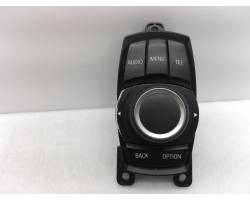Head unit multimedia control