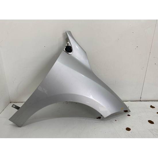 Parafango Anteriore Destro Per Nissan Micra K11 (02/98 – 12/02) – Con Foro Per Frecccia, Ricambio Auto