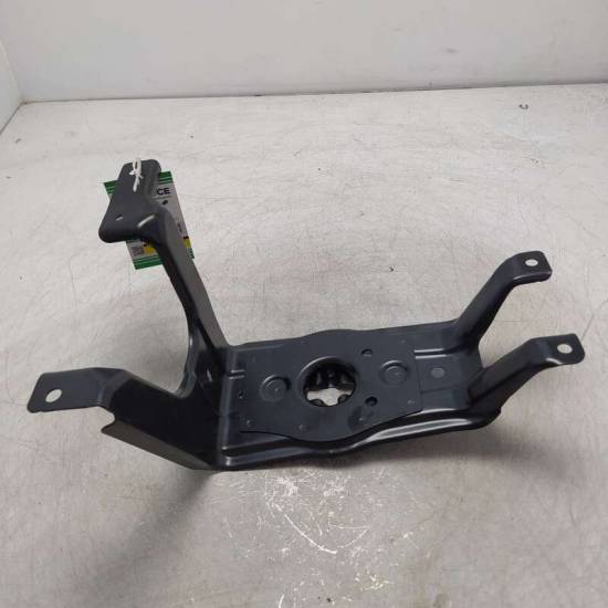 SUPPORTI PARAURTI AUDI A4 Avant (8W5) 8W0802715 (15>)