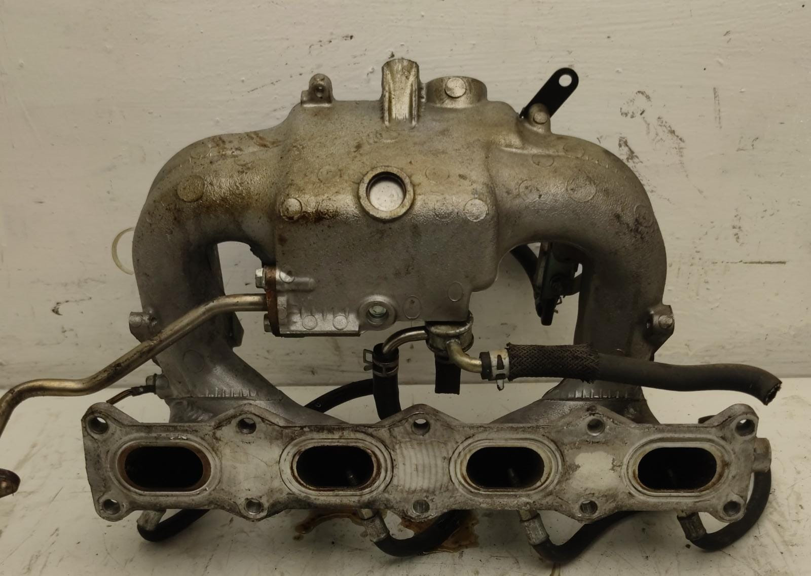 Edelbrock 2604 Collettore Di Aspirazione In Alluminio Performer Air-Gap - Prestazioni Da 0 A 5500 Giri/min, Taglia Unica