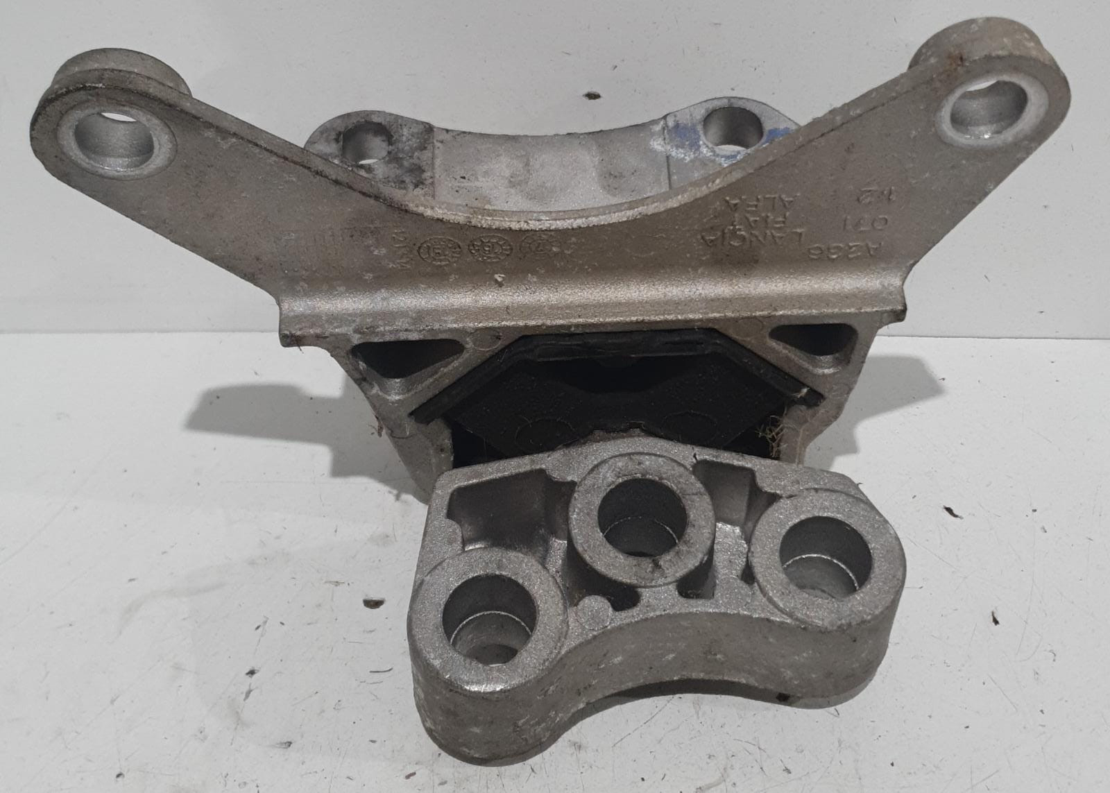 Support Fixation Parasol Pour Alfa Romeo Giulietta (2016-2020) - Référence 156144250 - Neuf D'origine