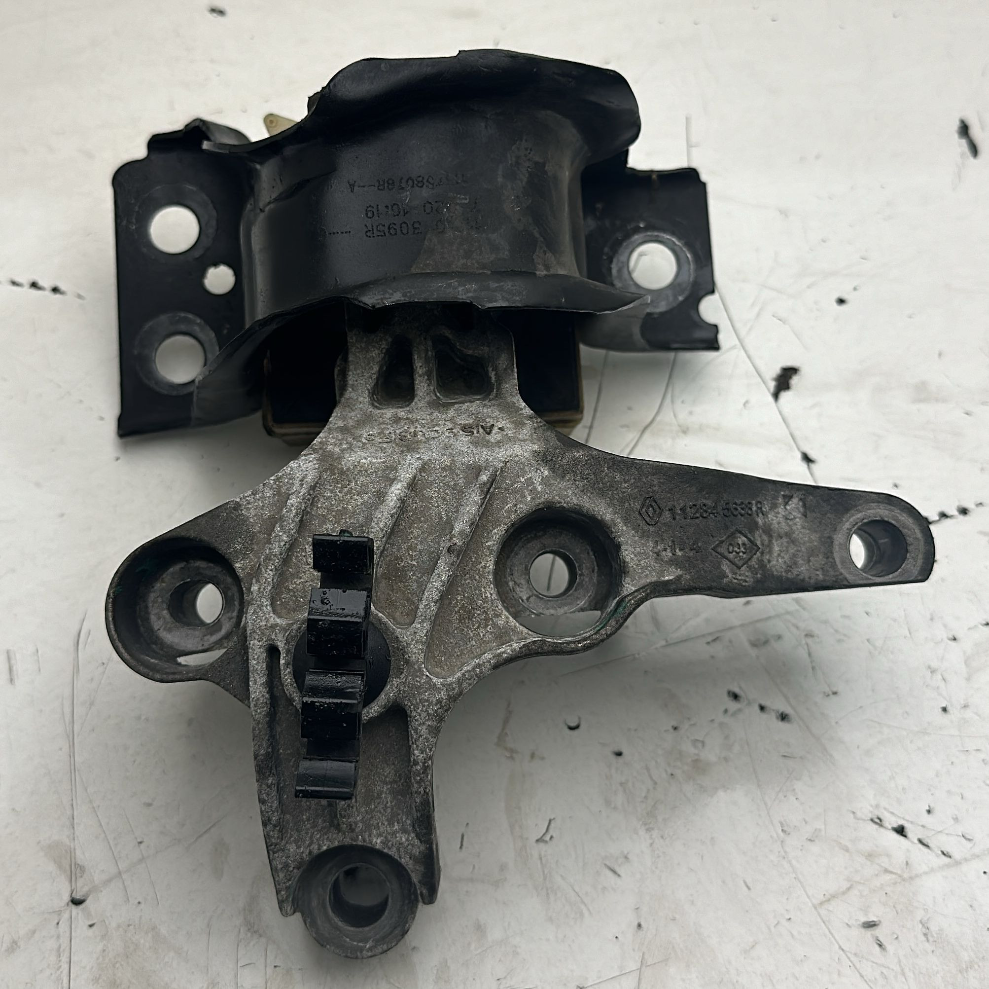 Supporto motore dx dacia duster 1 5dci 112100627r - Annunci Belluno