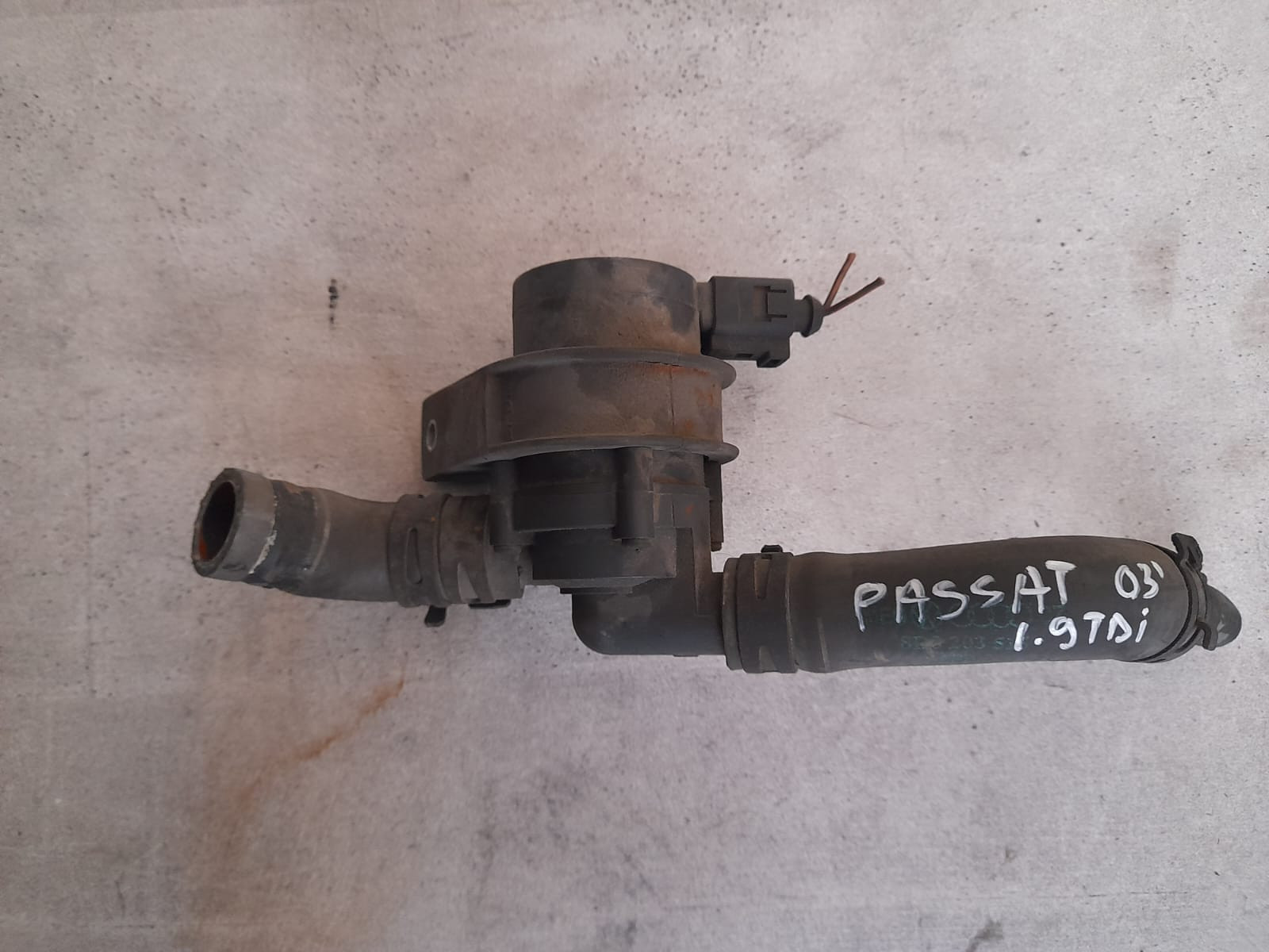 Pompa Acqua Supplementare VEMO V10-16-0025 - 1K0965561L per VW Audi