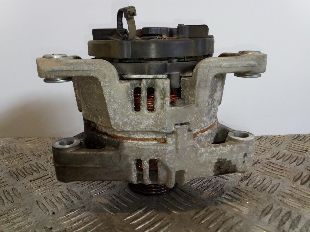 Alternatore 0124325171 13222930 Usato