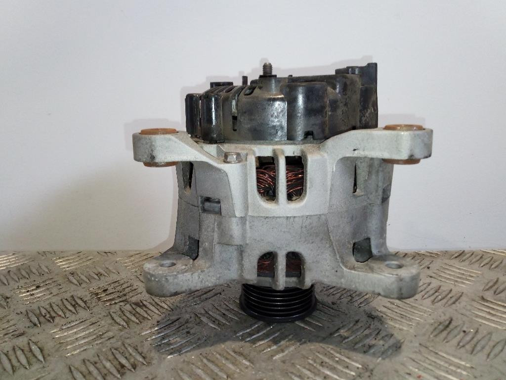 Alternatore 8200654541B Usato