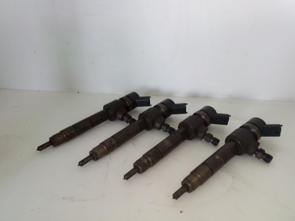 Iniettore 0445110165 Usato