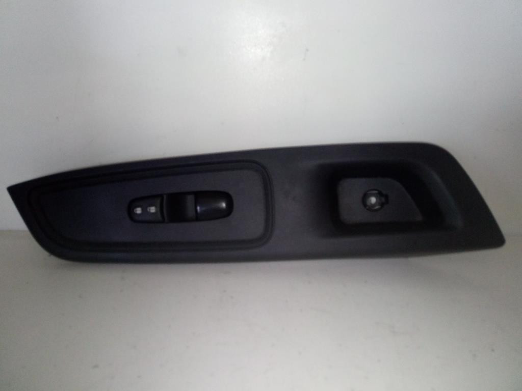 Interruttore Alzacristalli Porta Ant. Destro 254114BA0A 809605FA1A Usato