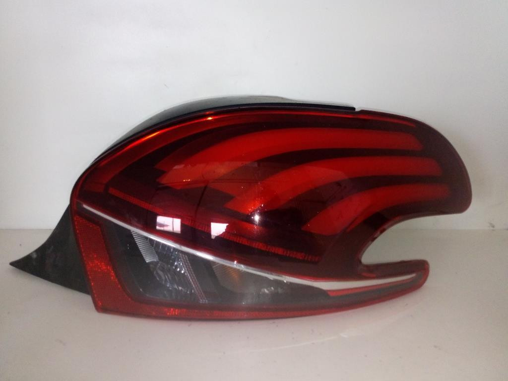 Fanale Post. Destro HELLA 2SK35483402 Usato