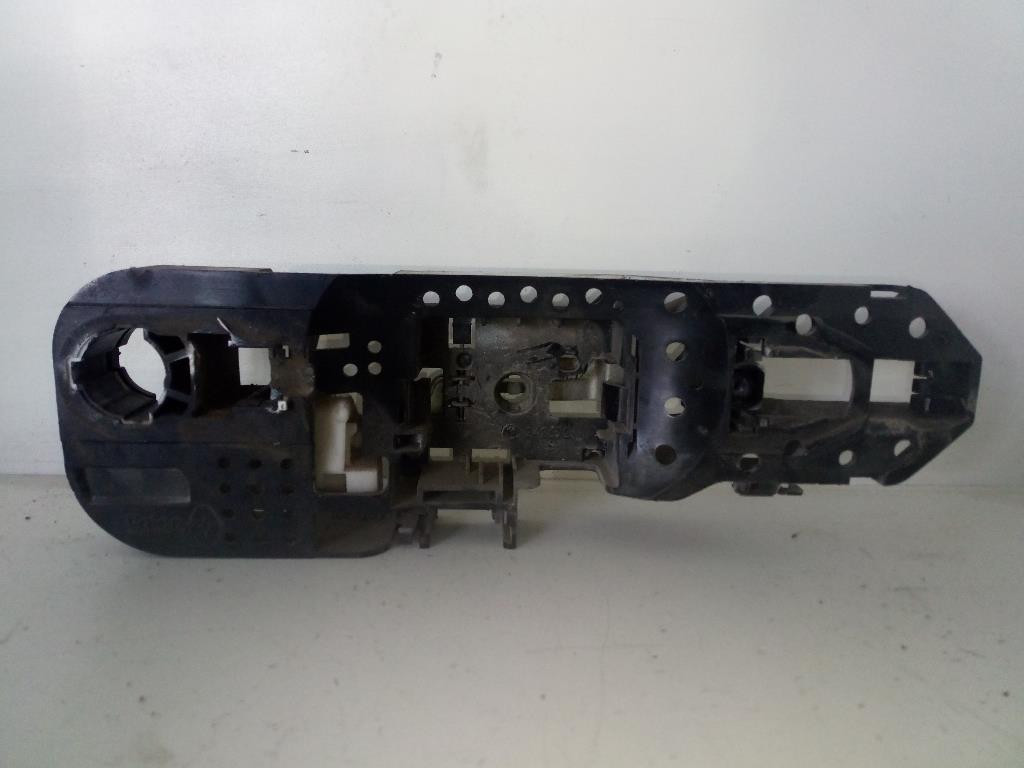 Supporto Maniglia Est. Porta Ant. Destro 806060041R Usato