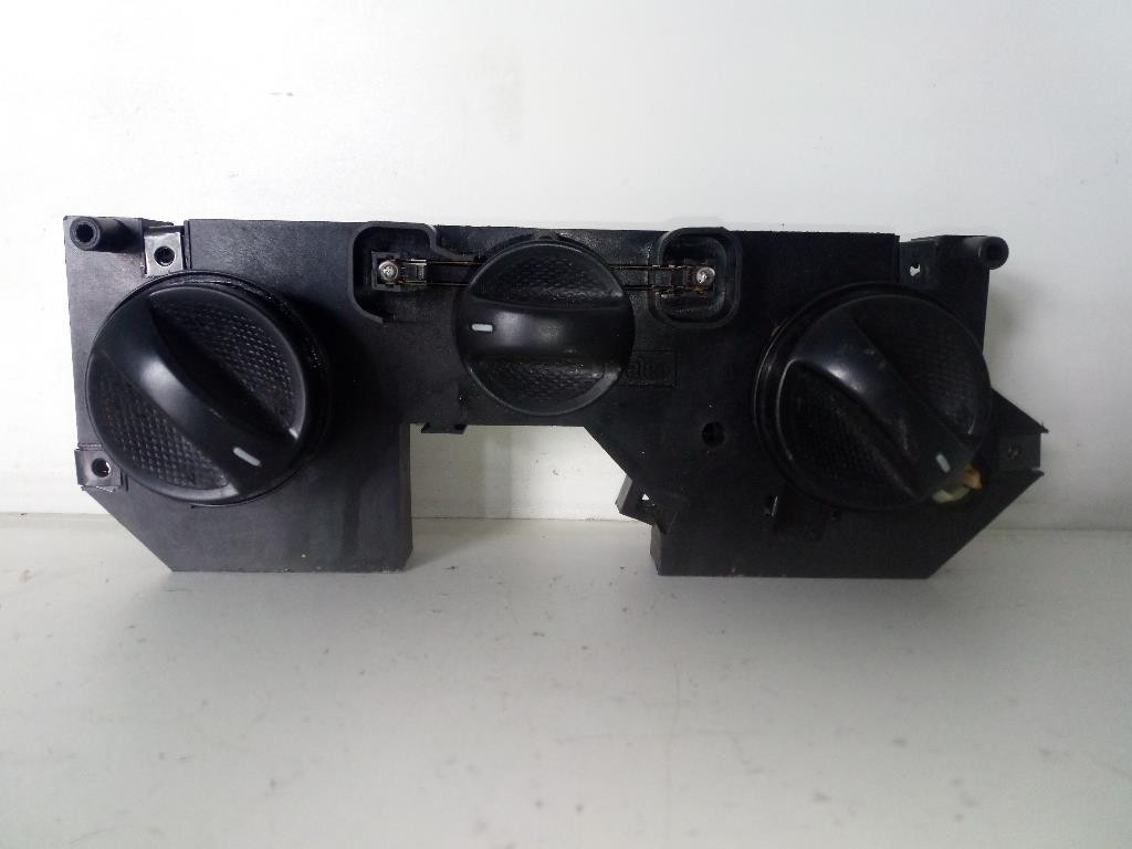Blocco Comando Climatizzazione 035130Q Usato