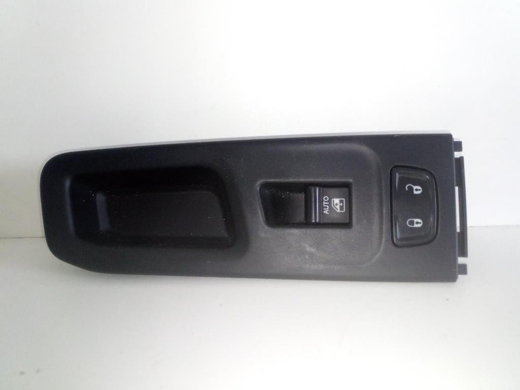 Interruttore Alzacristalli Porta Ant. Destro 07356458310 Usato