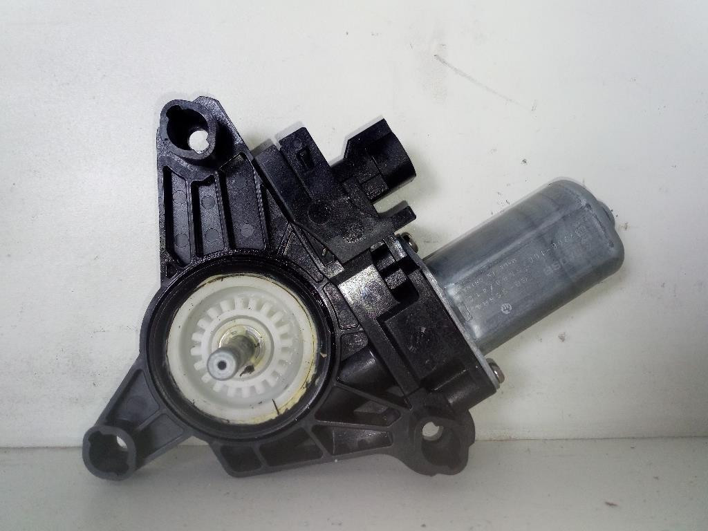 Motorino Alzacristallo Porta Post. Destro C37706100 GB5581A Usato