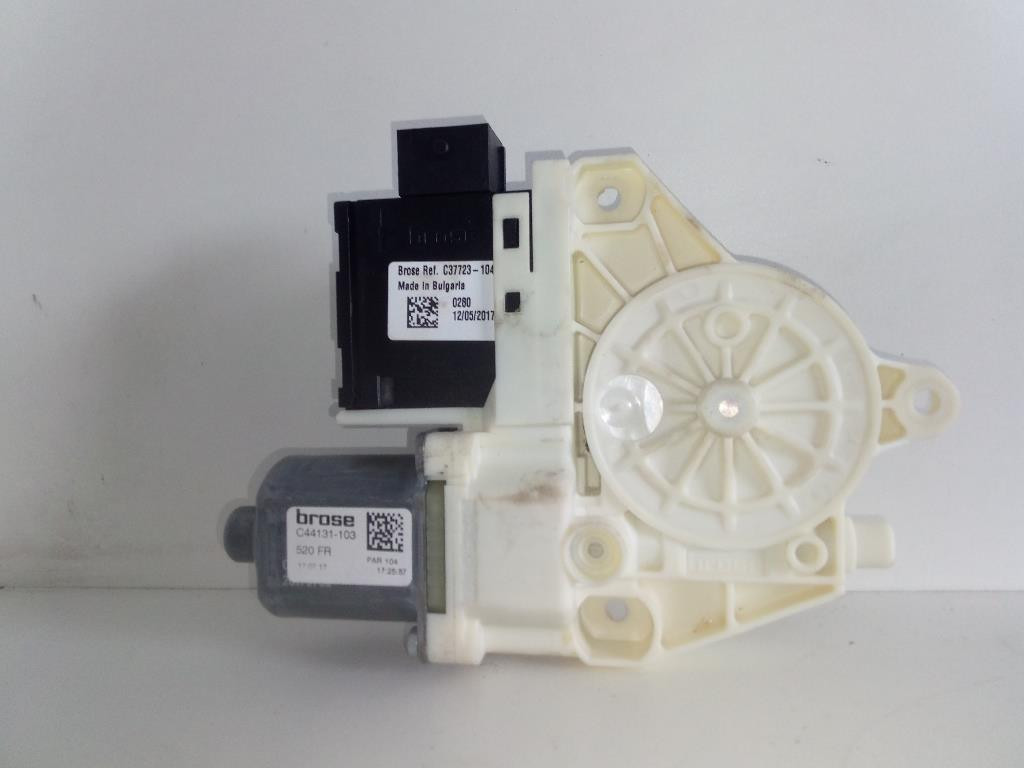 Motorino Alzacristallo Porta Ant. Destro C37723104 C44131103 0130822664 Usato