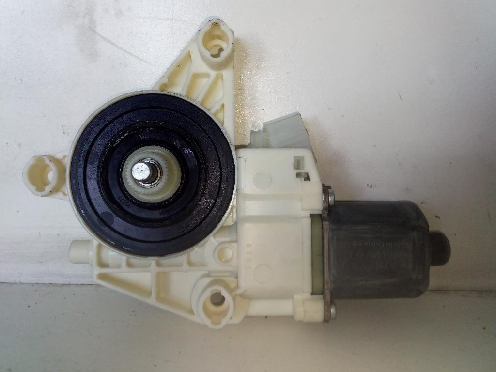 Motorino Alzacristallo Porta Ant. Sinistro A2469065100 Usato