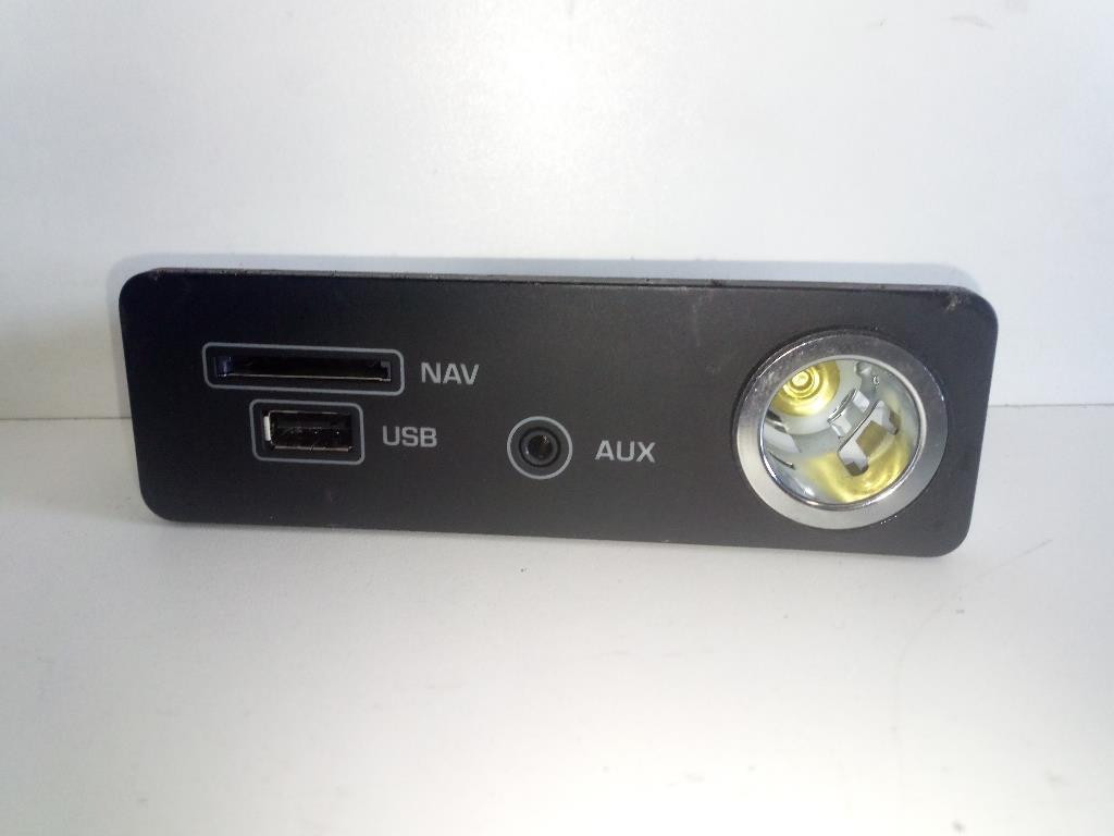 console porta USB / AUX - Immagine 1 di 4
