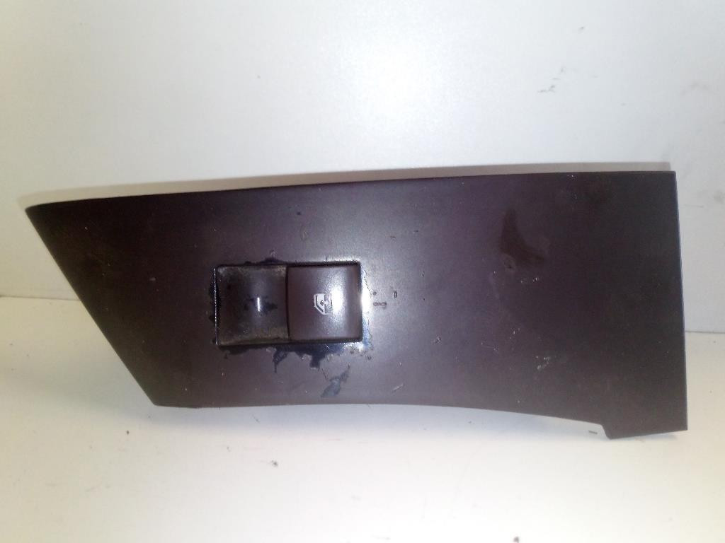 Interruttore Alzacristalli Porta Ant. Destro 13301887 Usato