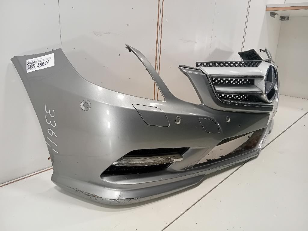 y.様 Front Central Bumper For MERCEDES Class E W207 A 207 885 27