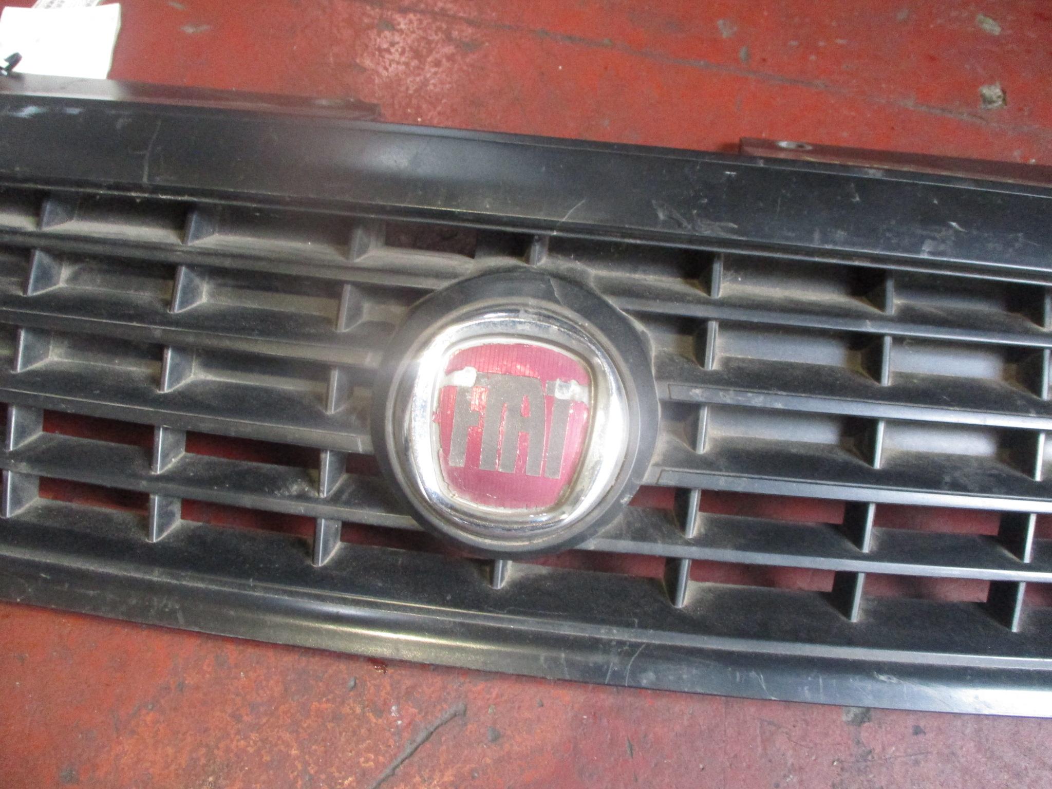 GRIGLIA PARAURTI ANTERIORE SUPERIORE FIAT DOBLO 01/0010/05