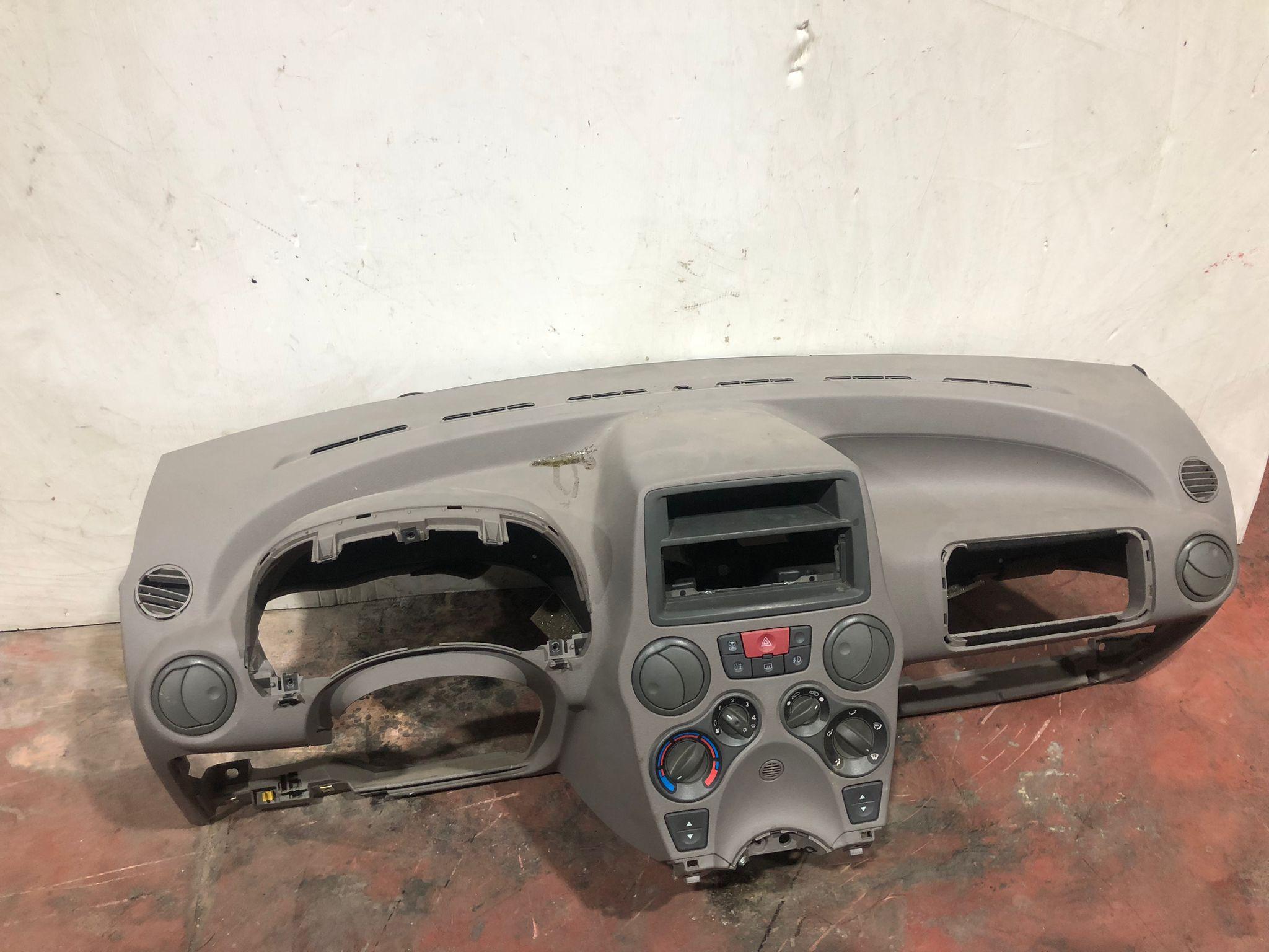 CRUSCOTTO SENZA AIRBAG PASSEGGERO FIAT Panda Serie 4x4 (10>13) Benzina RICAMBI USATI CRUSCOTTO SENZA AIRBAG PASSEGGERO FIAT Panda Serie 4x4 (10>13) Benzina RICAMBI USATI