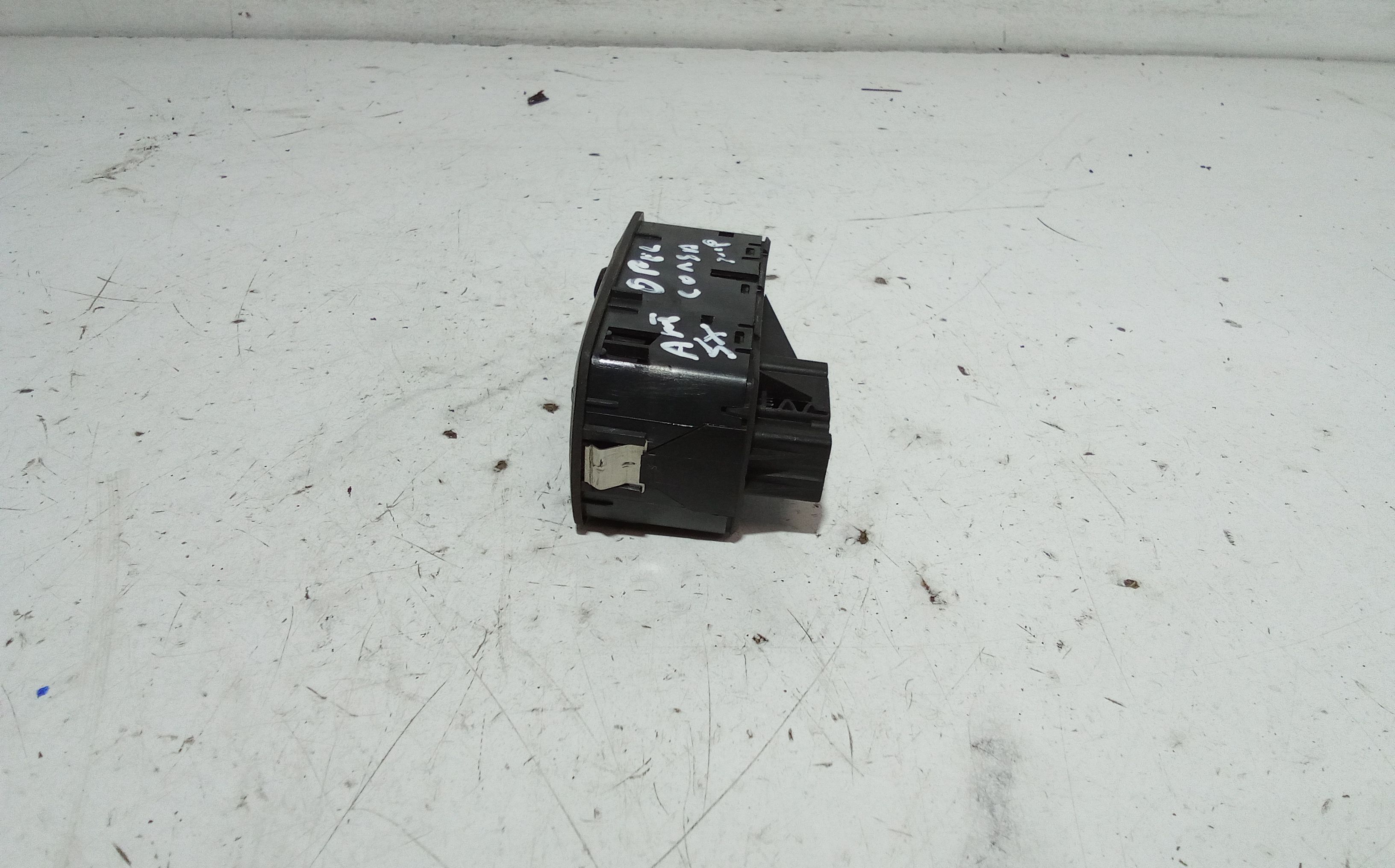 Pulsantiera anteriore sinistra Guida OPEL Corsa D 5P 1 Serie