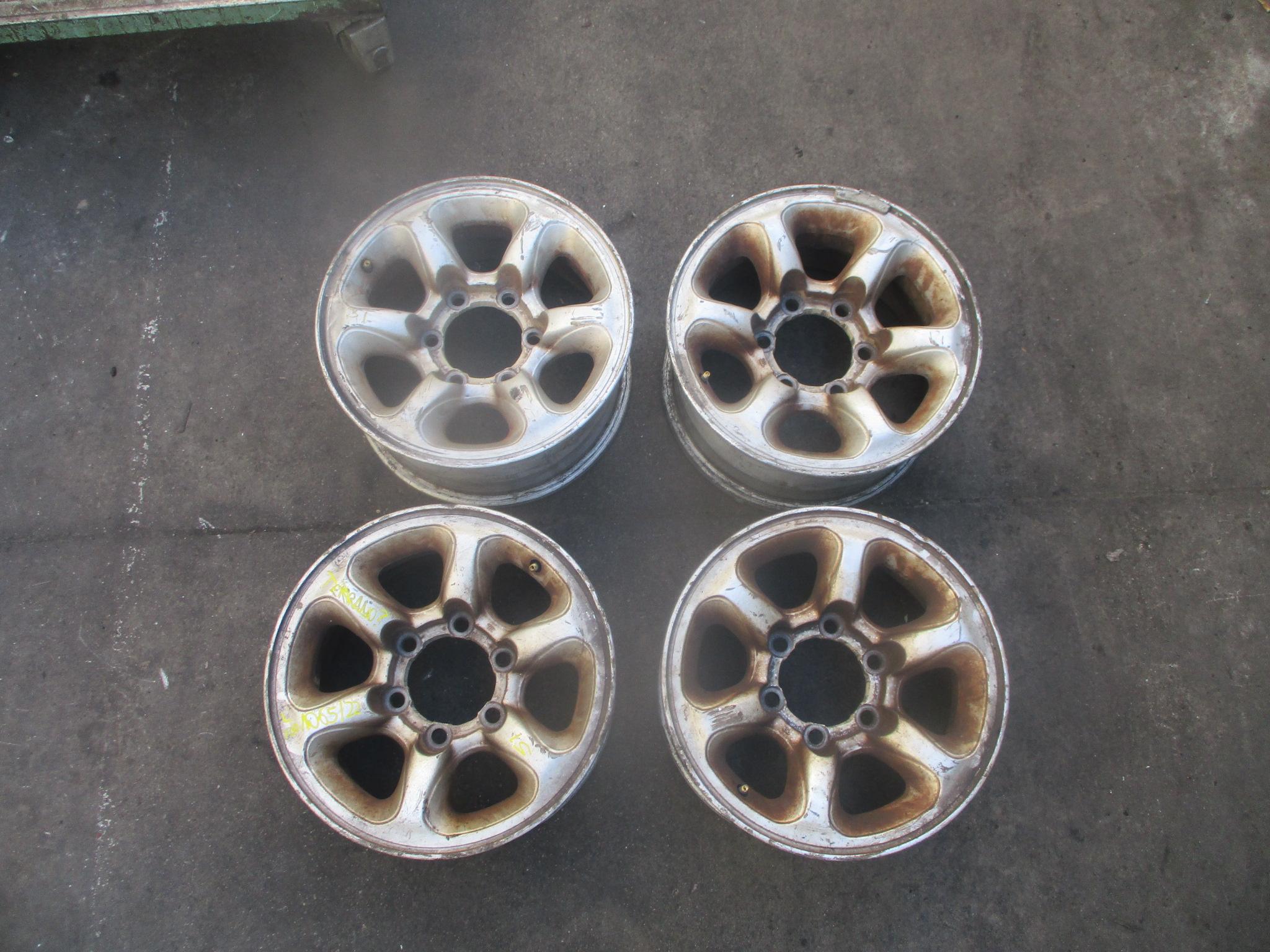 Bulloni Ruote E Dadi Ruota Mitsubishi Carisma DAO 1.6 90 CV