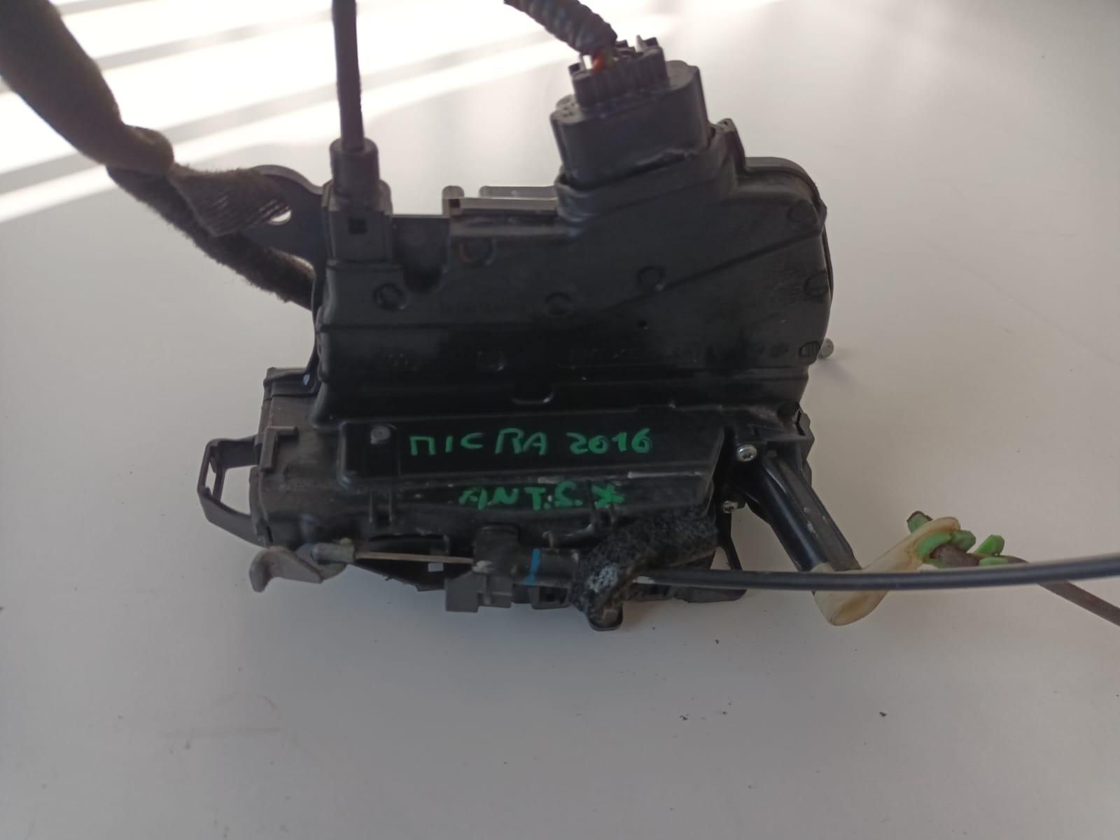 Serratura 7 Poli Sinistra Serratura Anteriore Sinistra 7 Poli Frankberg Per BMW Serie 3 E46 - Compatibile Con 316, 318, 320, 325, 330 Serratura BMW E46