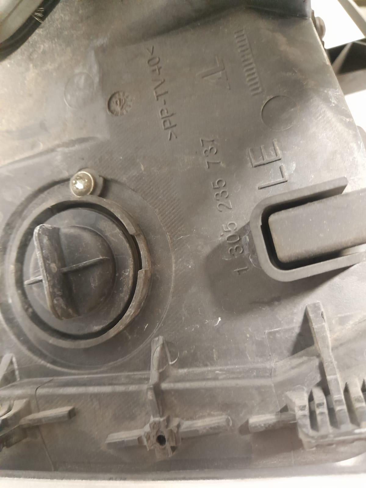 Faro Anteriore Destro Per Volkswagen T5 Multivan / Transporter (2003-2009) – Lato Passeggero, Regolazione Elettrica, Omologato E
