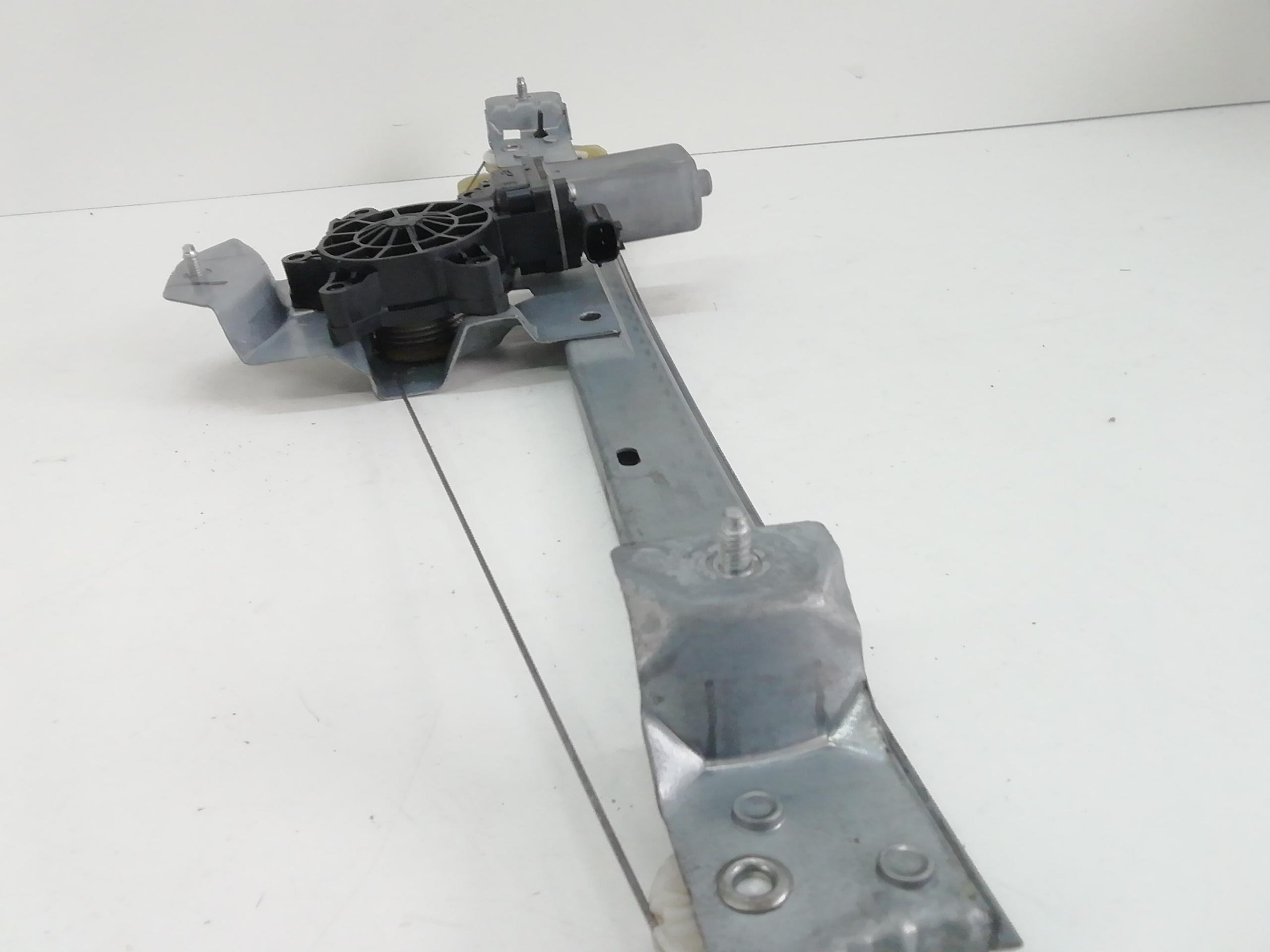 Alzacristallo Sinistro RENAULT CLIO anno 2001 - 2005(II) oe 7700842241 main image 0