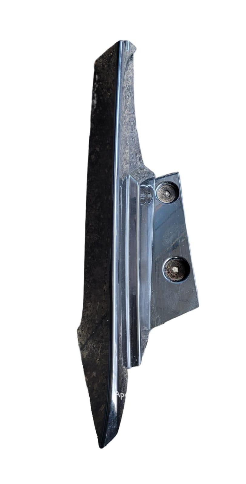 Rivestimento Modanatura Superiore Stop Fanale Posteriore Sin Usato