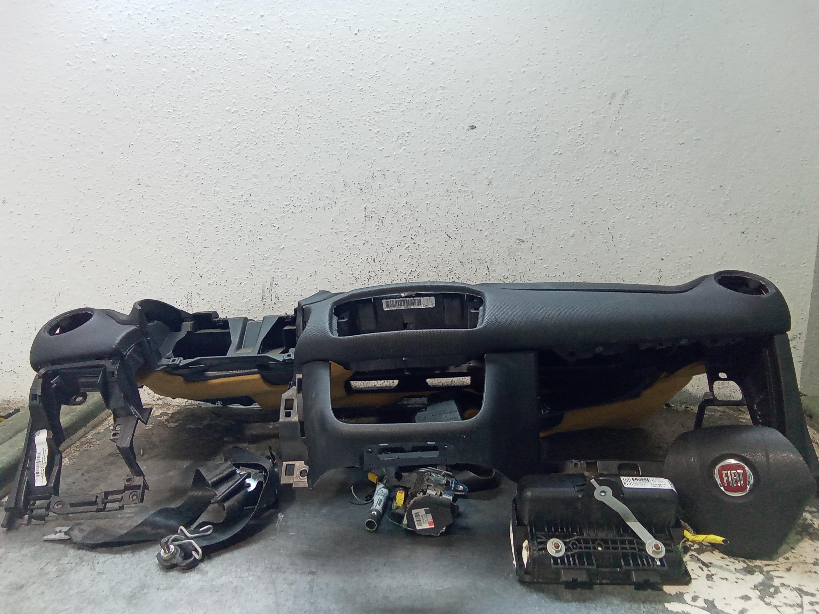 Feu arrière droite TOYOTA C-HR ref 81580-F4010 Feu arrière droite TOYOTA C-HR ref 81580-F4010