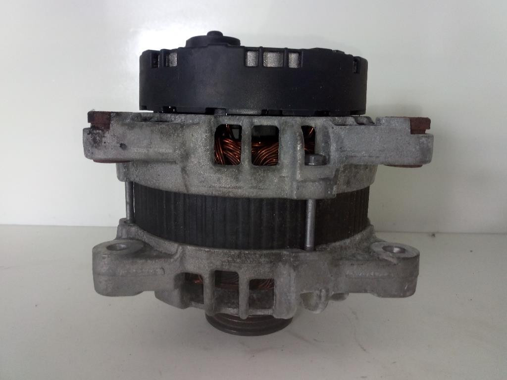 Alternatore 0125813022 GX73-10300-DD Usato