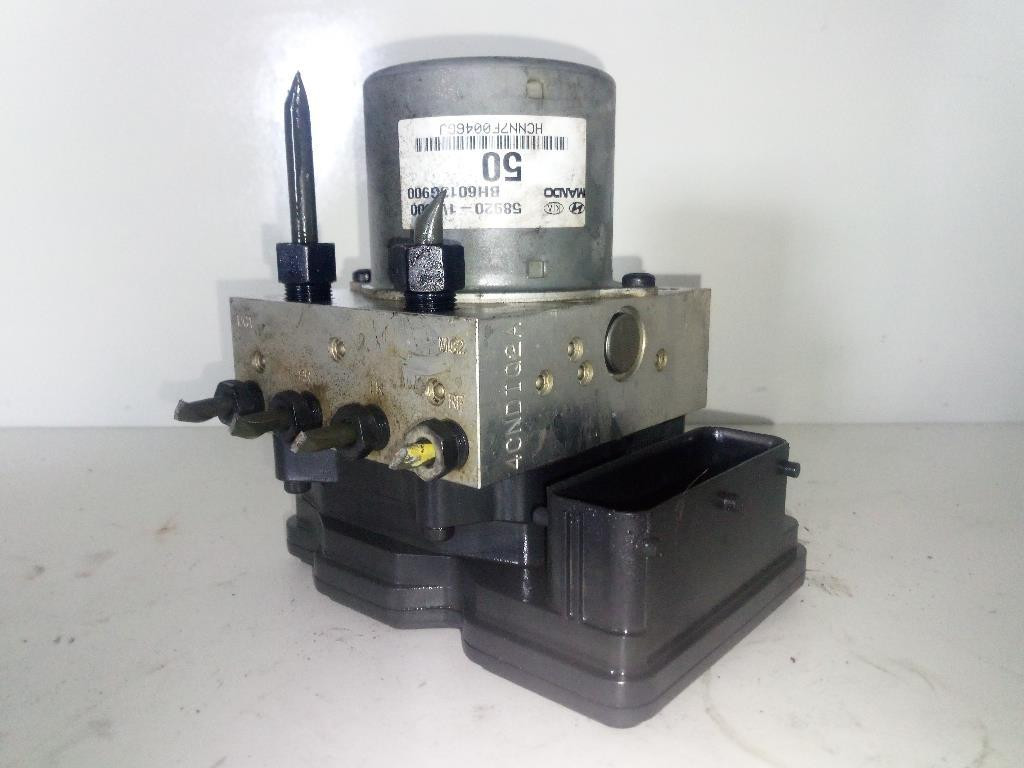 Pompa Abs (Mando) 589201W500 Usato