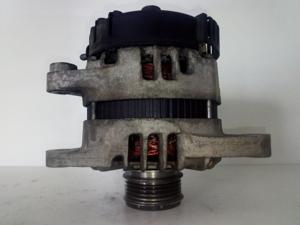 Alternatore 373002A850 Usato
