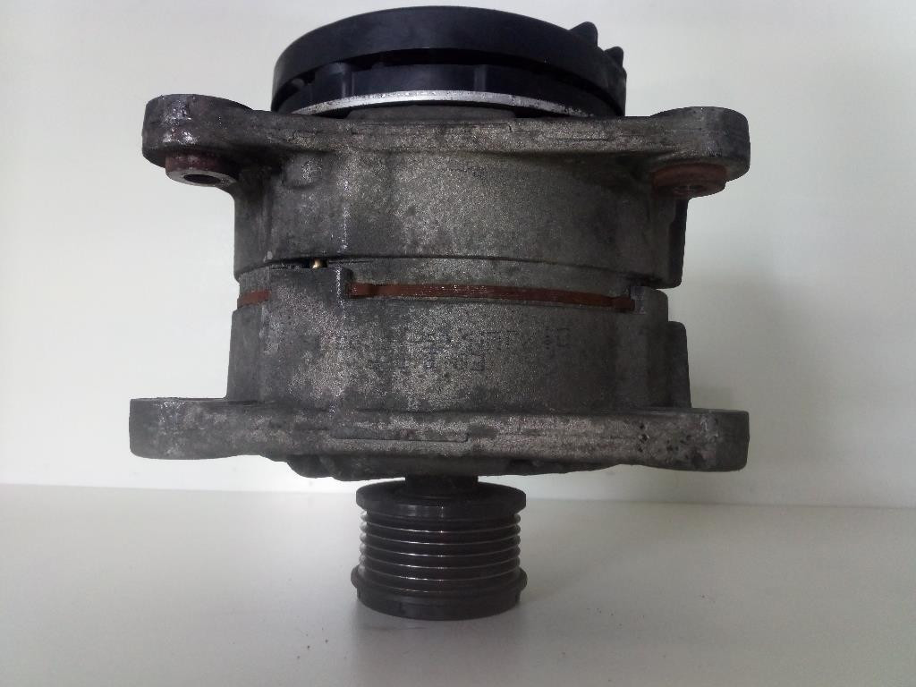 Alternatore 0124425037 8200390675 Usato