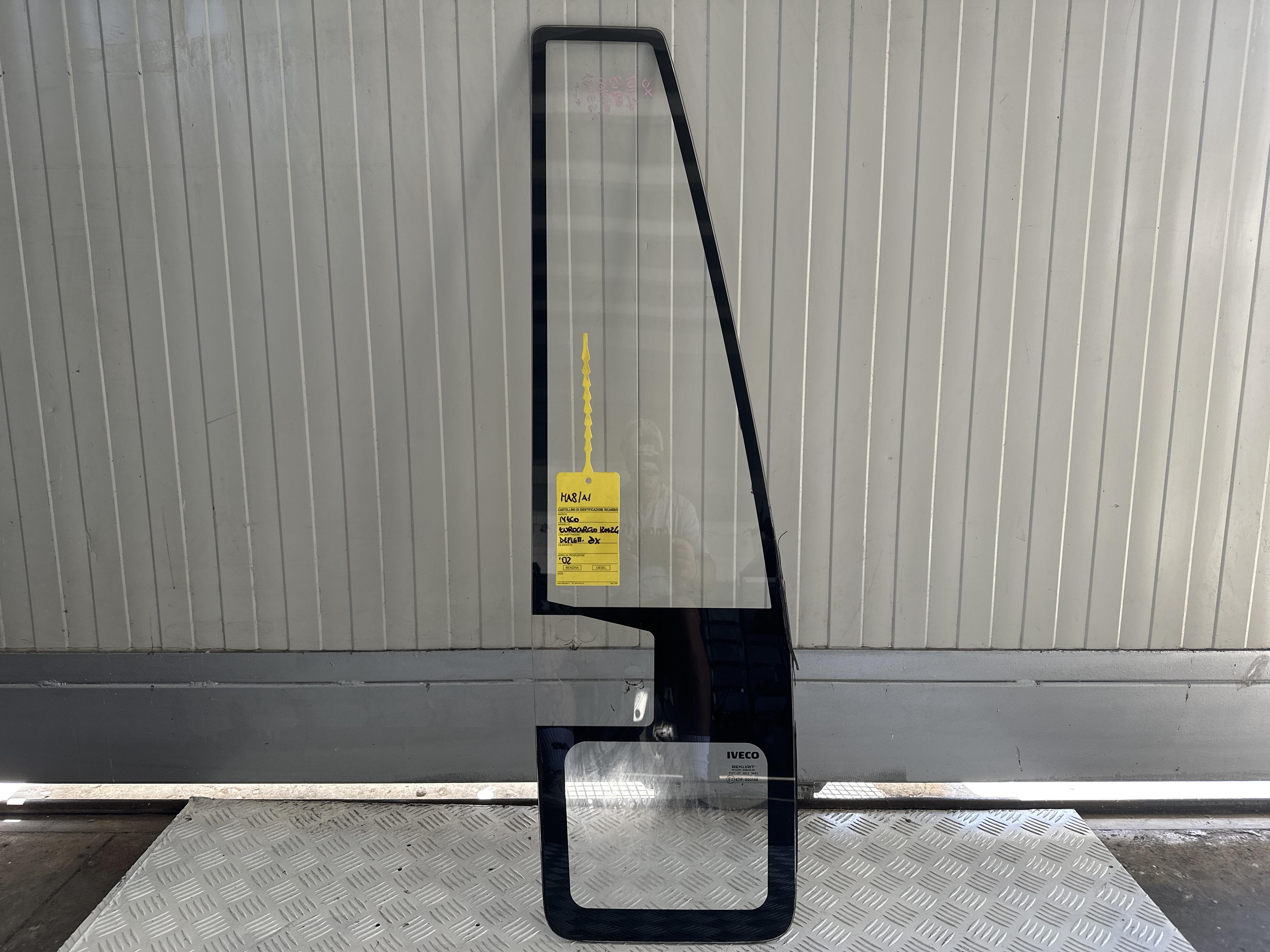 Deflettore Anteriore Destro Per Tagliaerba Husqvarna YTH / RZ46 - Ricambio 532403150