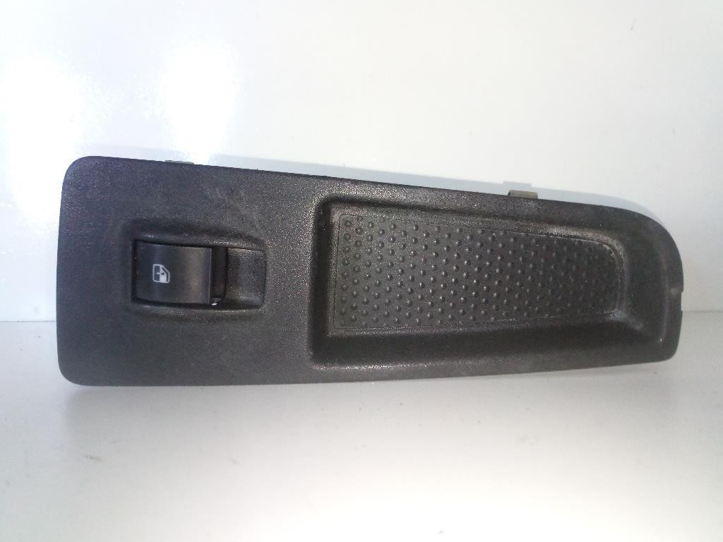 Interruttore Alzacristalli Porta Ant. Destro 735380450 Usato