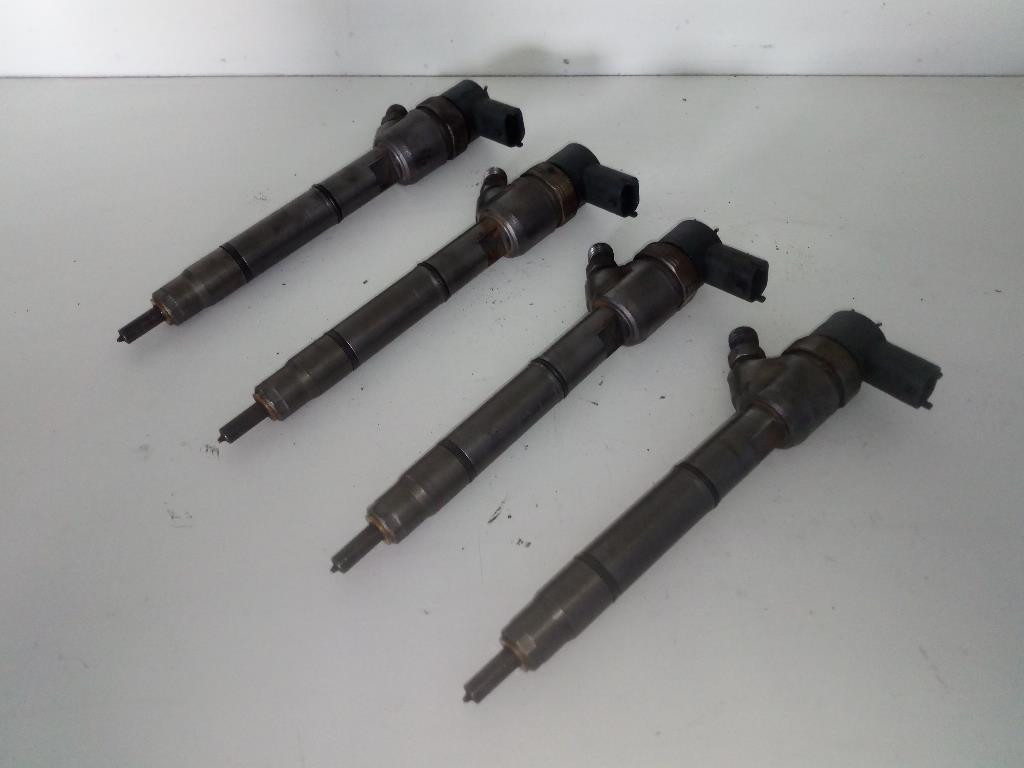 Iniettore 0445110320 Usato