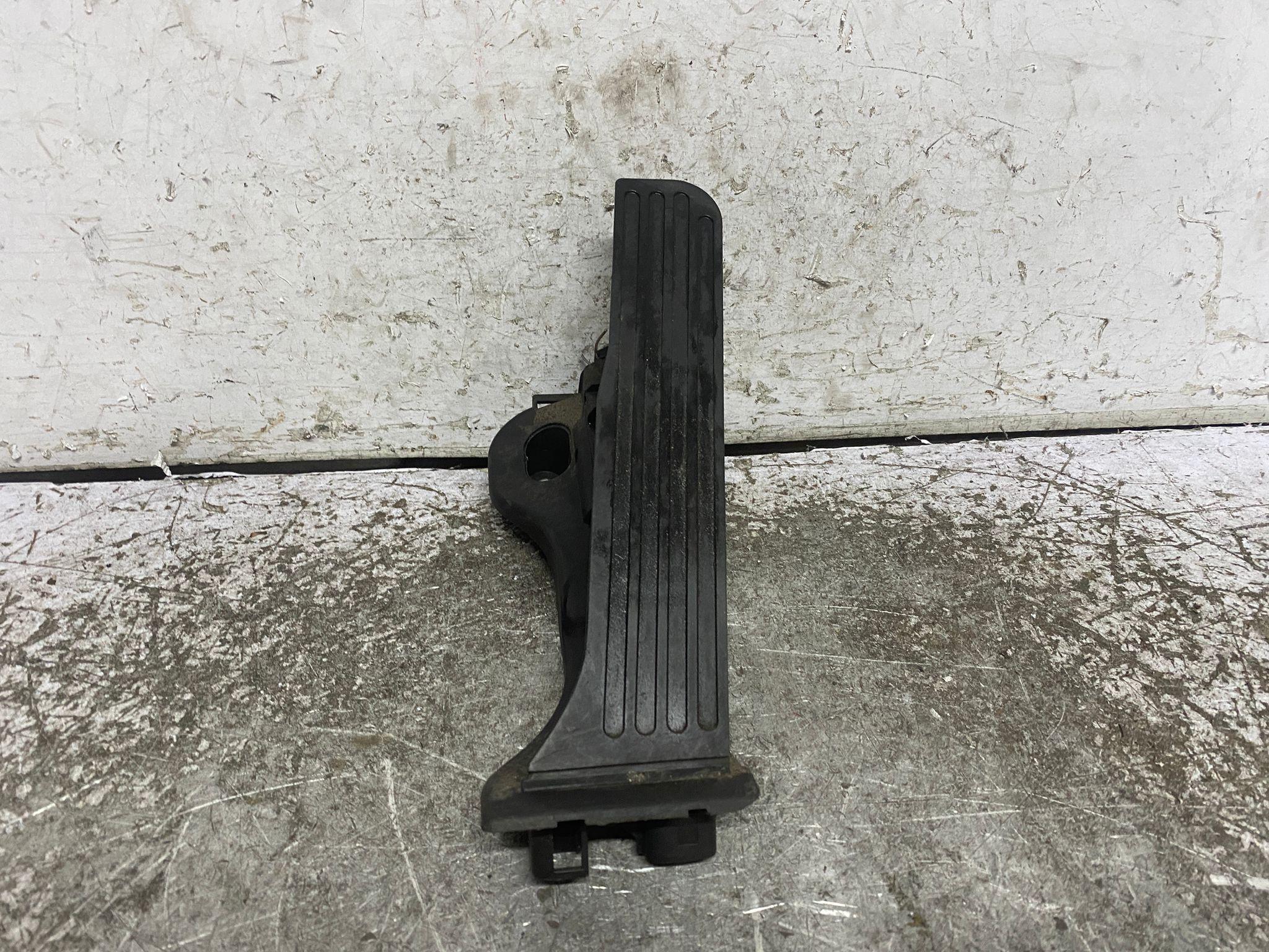 Set 3 Pedali In Alluminio E Gomma Per Frizione Freno Acceleratore Per Audi A4 A5 A6 A8 Q5
